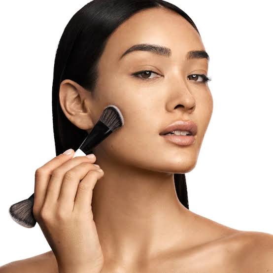 MAKEUP BY MARIO
F4 BRUSH (BROCHA PARA BASE Y ROSTRO CON DOS PUNTAS)